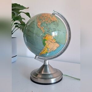 Nightlight globe